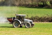 Top 13 best fertilizer spreader