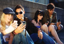 Market Share Surge in Europe because of Samsung’s Midrange Smartphones europeans using phone