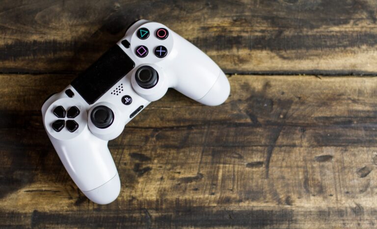 Gaming console