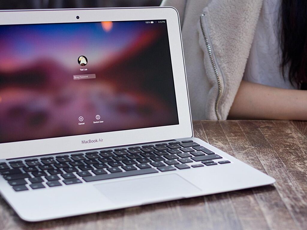 MACBOOK AIR - Best Laptops for Online Teaching and Udemy