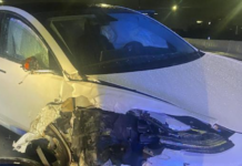 In Florida, a Tesla on autopilot collides with a parked police vehicle