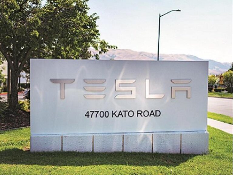 Tesla has begun recruiting talented roboticists to build a humanoid robot
