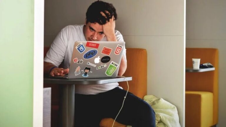 Nowadays people earn just by reporting a bug for a company