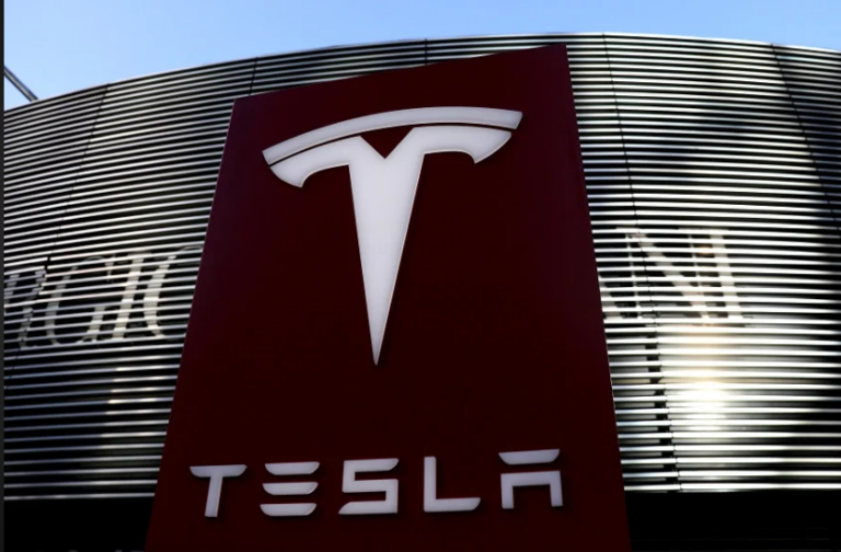 Due to software flaws, Tesla has withdrawn its self-driving beta programme