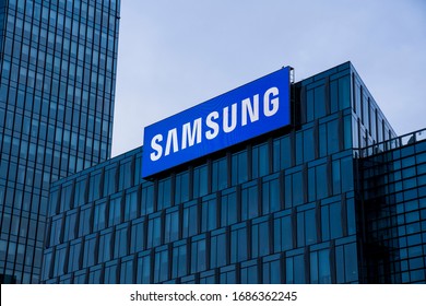 The Samsung Odyssey Ark is the company’s largest curved monitor to date, and it can also be turned on its side.