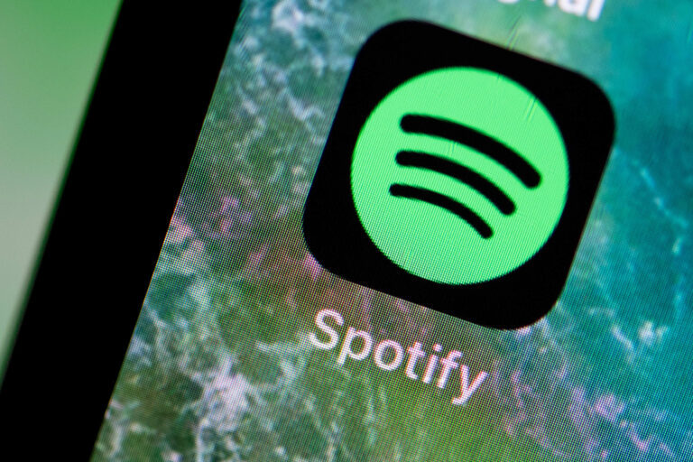 Subsequent to pulling tunes, Neil Young is advising Spotify representatives to stop their positions